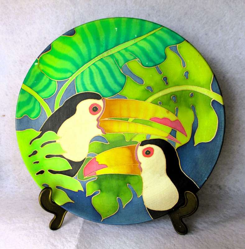 Silk Painted hanging plate by Rosemary. Lovely colors. 240mm diameter.