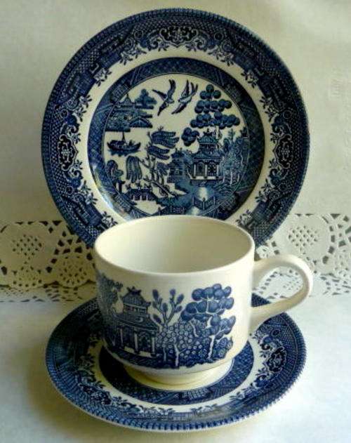 Lovely Churchill Blue Willow Pattern Trio