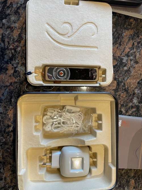 Nokia 7380 ( Like new collectors piece)