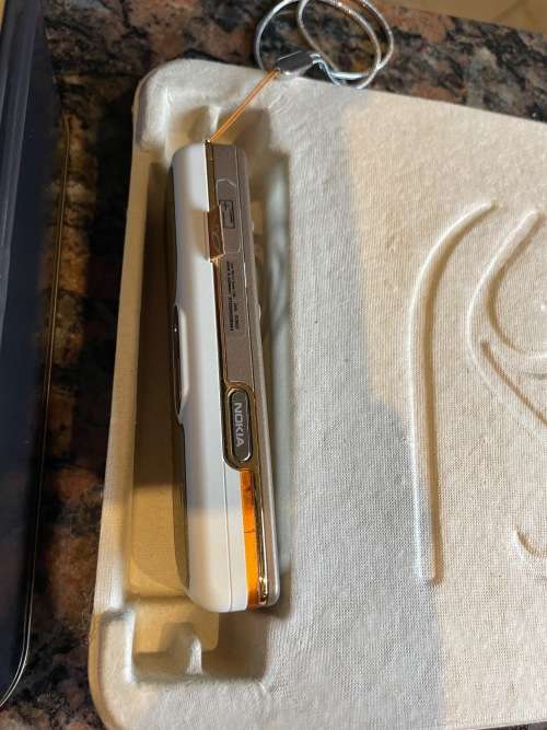 Nokia 7380 ( Like new collectors piece)