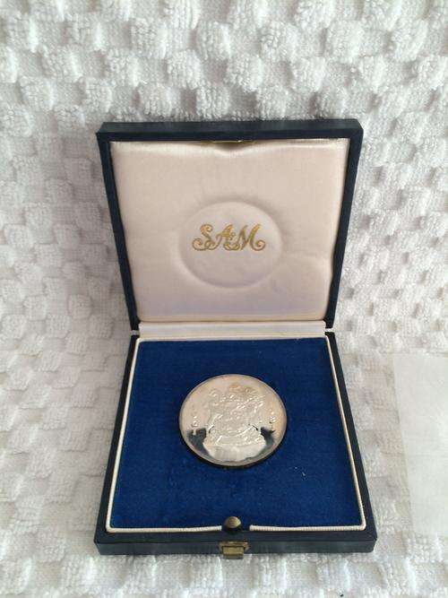 1961 - 1981Commemorating  20 Years of the Republic of .925 Silver Medallion in SAM box