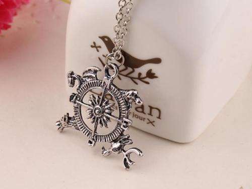 GOT Antique Silver Tone Unisex Compass Pendant Fashion Necklace