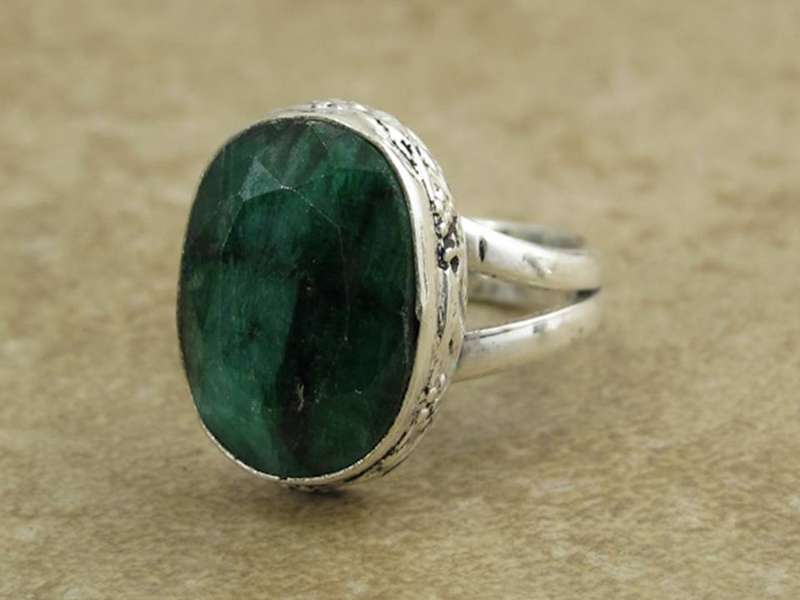 Majestic Emerald solitaire Handcrafted Silver Ring Size 6 3/4