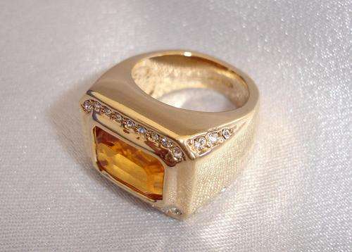 Ladies 18K Yellow Gold (RGP) Fashion Jewelry Gem Diamante Ring
