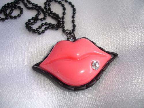 New Fun and Funky "Sexy Lips" Fashion Necklace in 3D!