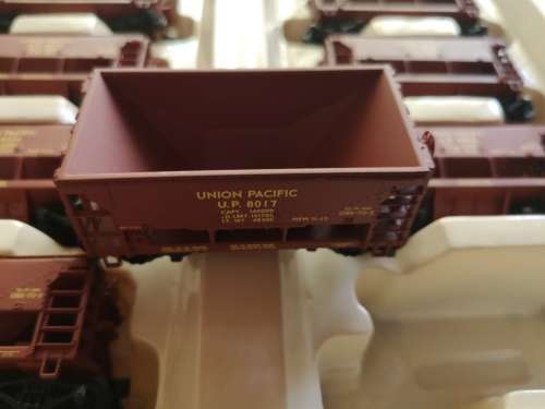 Walthers 12 pk Ore Cars - Union Pacific