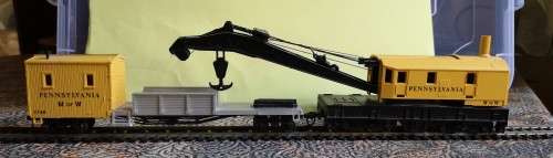 Bachmann Silver Series HO Crane Car with Boom Tender, Pennsylvania Railroad #3158