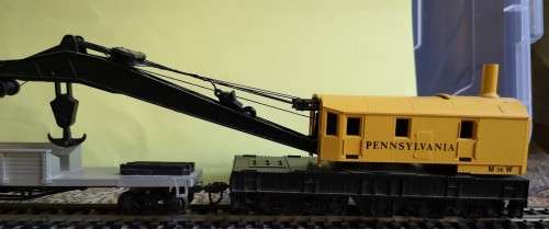 Bachmann Silver Series HO Crane Car with Boom Tender, Pennsylvania Railroad #3158