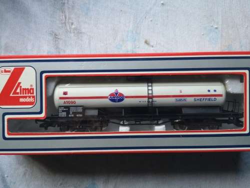 LIMA 2913 -  L302913-LN03 BogieTank Wagon - 'Amoco' - Pre-owned - Like new