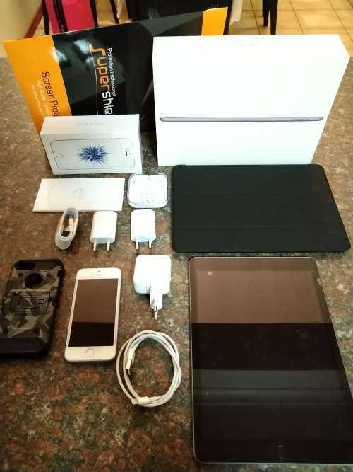 IPad 6th Gen 32GB Wifi and 32GB iPhone SE Both only 2 weeks old ***R1 No Reserve***