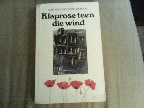 Klaprose teen die wind deur Marzanne LeRoux-van der Boon