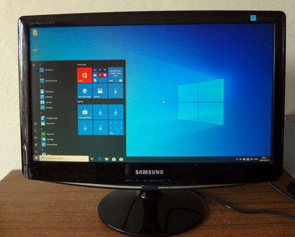SAMSUNG SYNC MASTER  MODEL B2030 STYLISH 20 INCH, LCD SCREEN / MONITOR