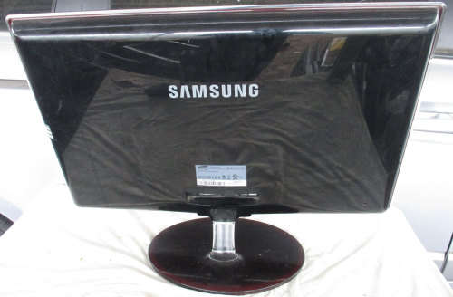 Samsung LCD, Model P2770, 27 Inch, DVI, HDMI, Audio Out and Digital Audio out