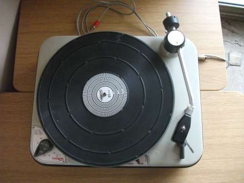 THORENS TURNTABLE TD135