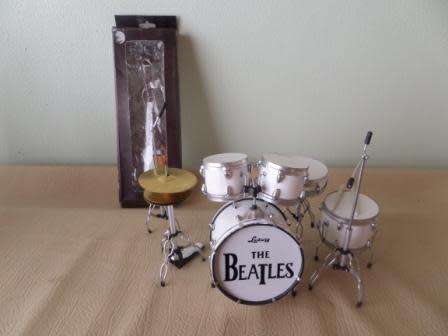 BEETLE DRUM SET AND HOFNER BASS GUITAR