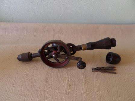 HAND DRILL AND PUSH DRIVER