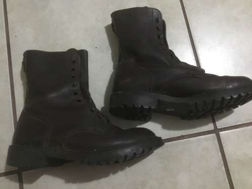 SADF MILITARY BOOTS ....SIZE 8