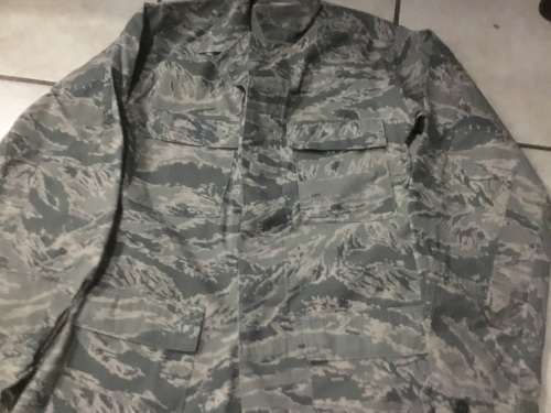 U.S MILITARY CAMO JACKET SIZE 42  XL