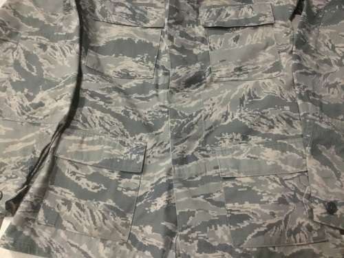 U.S MILITARY CAMO JACKET SIZE 42  XL