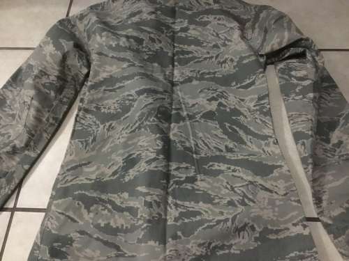 U.S MILITARY CAMO JACKET SIZE 42  XL
