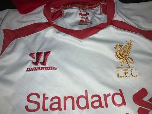 Liverpool football/soccer top & beanie lamp..kids size  8/10 YEAR 122