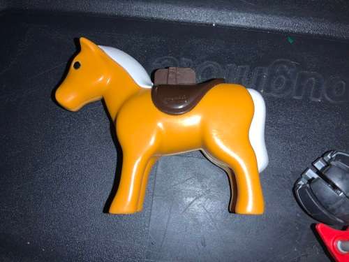 Playmobil horse and motor vehicle