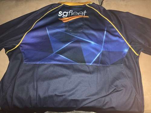 Brumbies Rugby top size 2XL