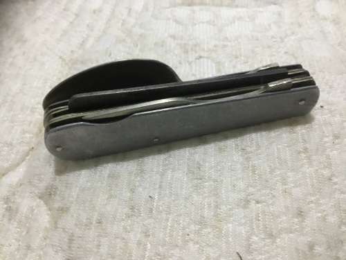 Vintage singleton and priestman hobo Knife set