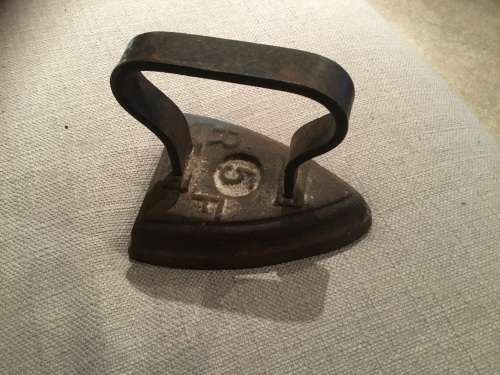 Vintage iron size 5
