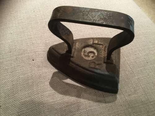 Vintage iron size 5
