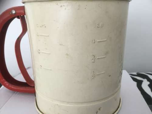 Vantage Tala flour shaker 1940/50 era