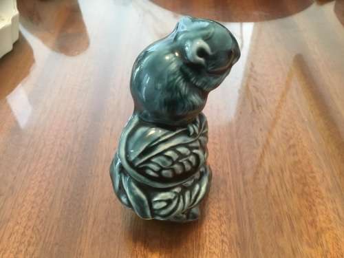 Poole pottery amazing field mouse on a ear of wheat