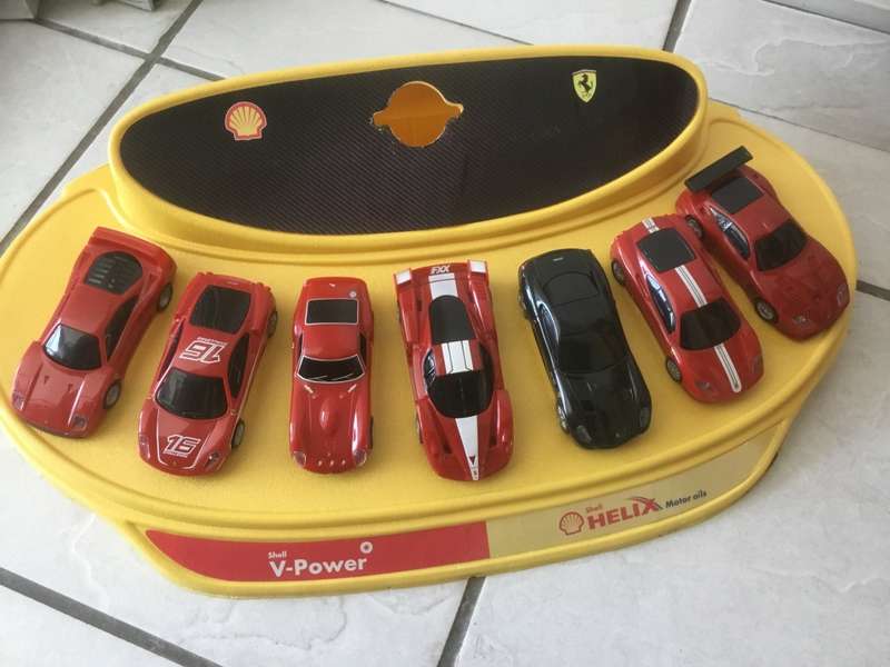 Shell oil Ferrari car set