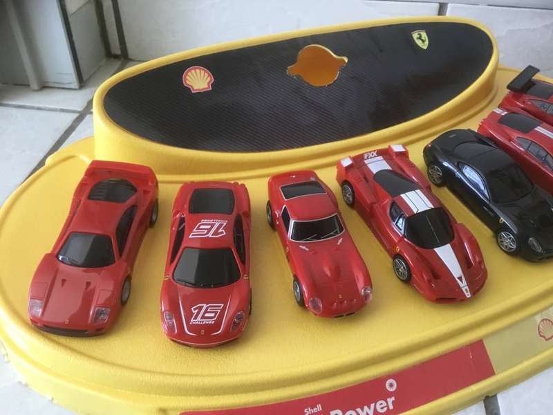 Shell oil Ferrari car set