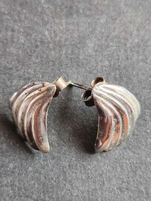 Sterling Silver Earrings .925 stamp .94g - as per photograph