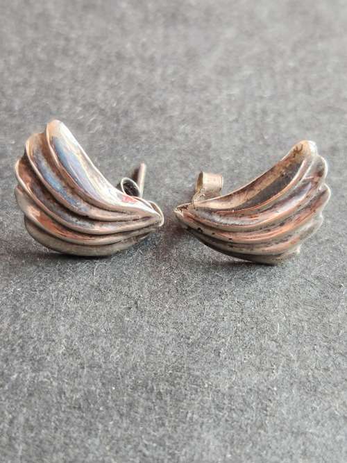 Sterling Silver Earrings .925 stamp .94g - as per photograph