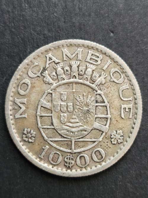 Republica Portuguesa Mozambique 10 Escudos 1955 Silver - as per photograph