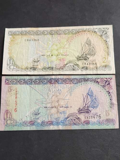 Maldives 2 and 5 Rufiyaa Notes - as per photograph