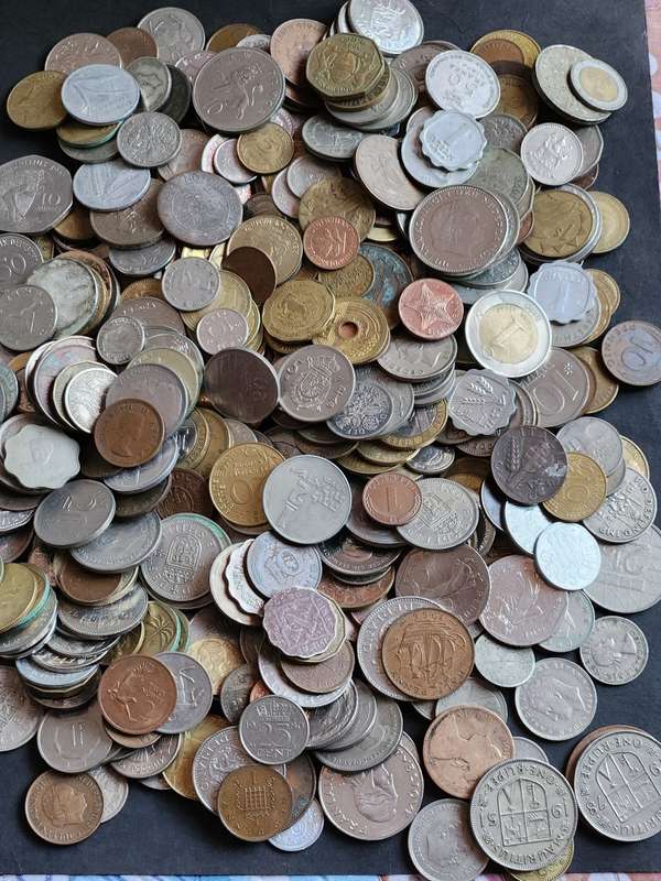 Mixed lot of World Coins 2 kg - as per photograph