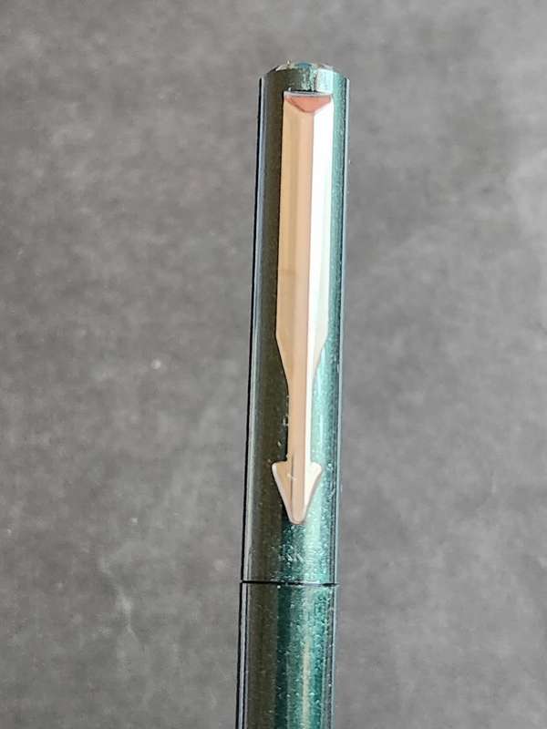 Vintage Parker Vector Fountain Pen (mint condition) in tin (needs refill) - as per photograph