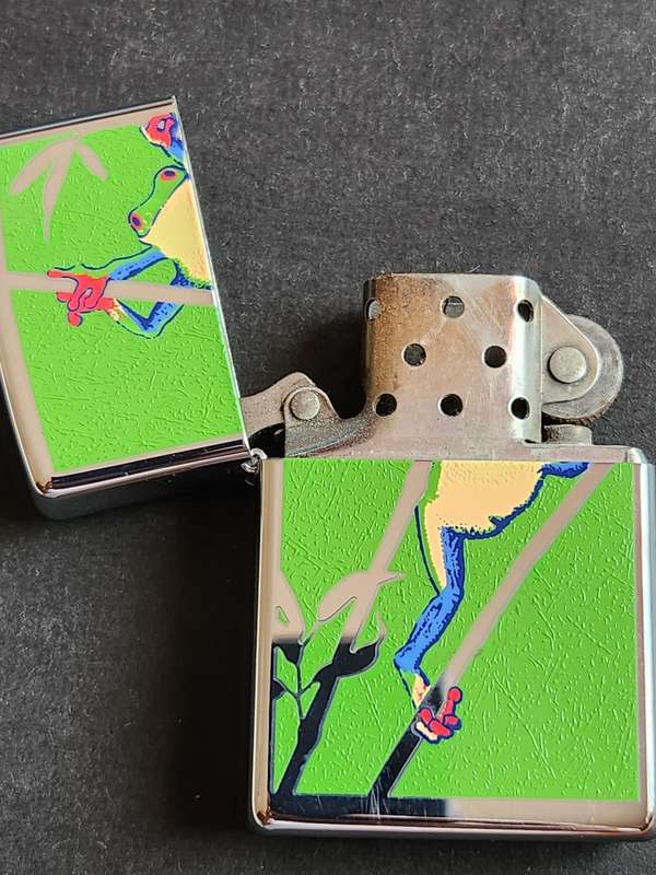 Vintage Zippo Frog Lighter made in USA (needs gas ) - as per photograph
