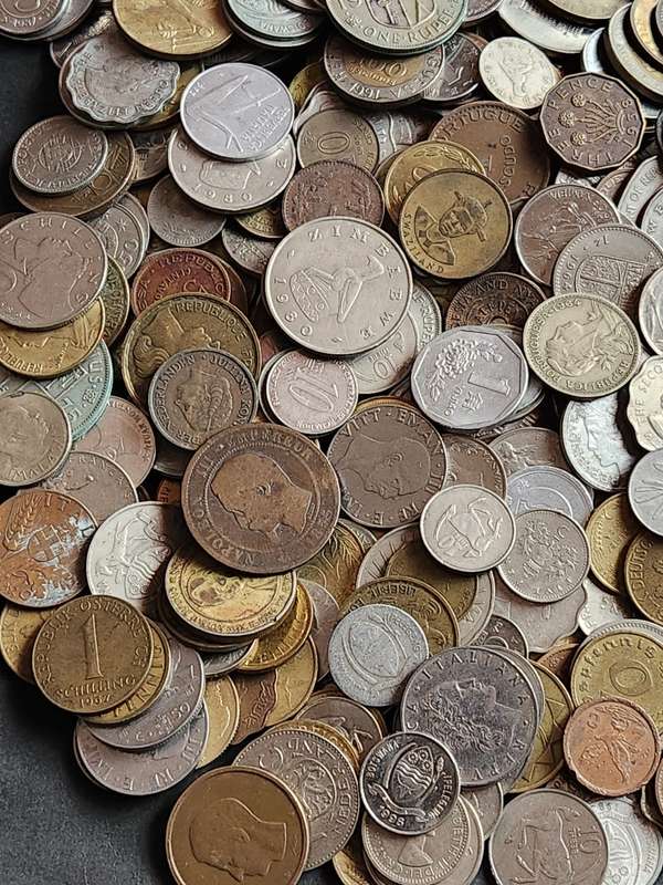 Mixed lot of World Coins 2 kg - as per photograph