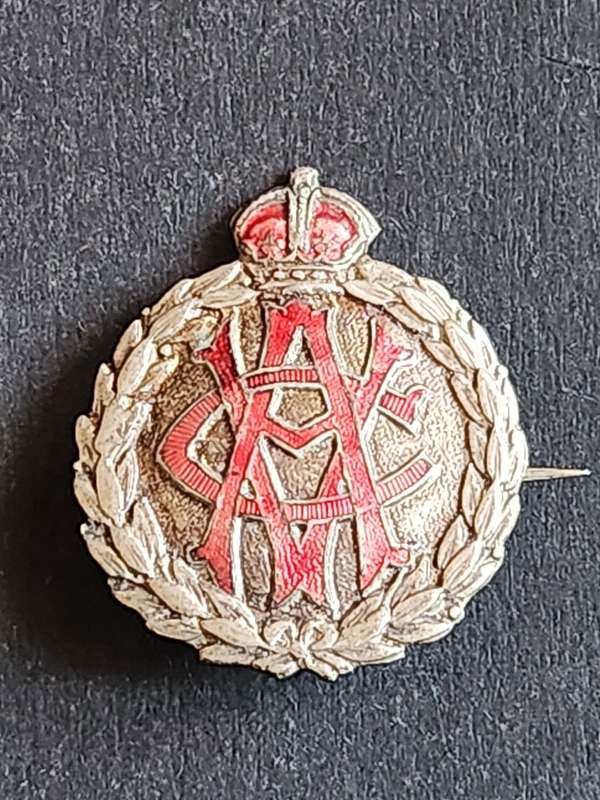 Army Veteran Corps Sweetheart Brooch (enameled) 25mm x 30mm - as per photograph