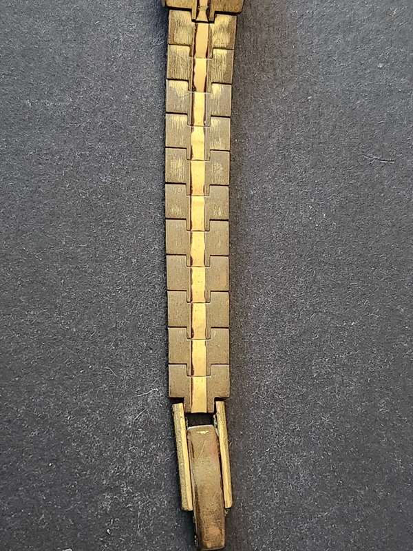 Vintage Osco 17 Jewels Shockproof Ladies Watch- working (needs to be serviced) - as per photograph