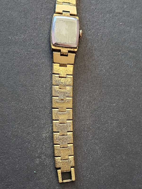 Vintage Osco 17 Jewels Shockproof Ladies Watch- working (needs to be serviced) - as per photograph
