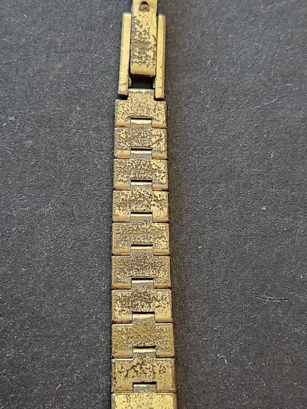 Vintage Osco 17 Jewels Shockproof Ladies Watch- working (needs to be serviced) - as per photograph