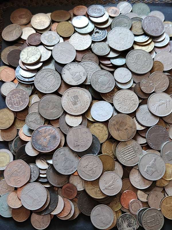 Mixed lot of World Coins 2 kg - as per photograph