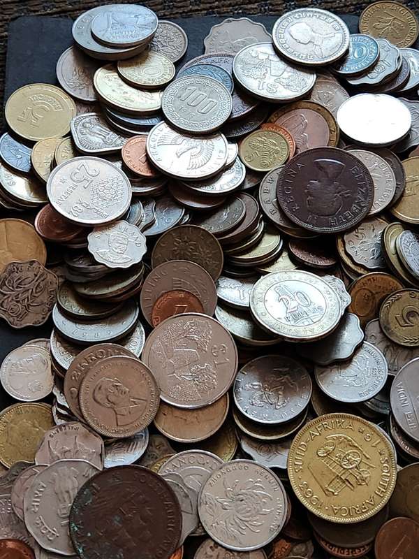 Mixed lot of World Coins 2 kg - as per photograph