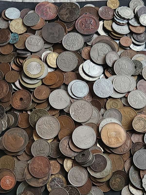 Mixed Lot of World Coins 2 kg - as per photograph