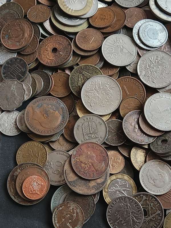 Mixed Lot of World Coins 2 kg - as per photograph